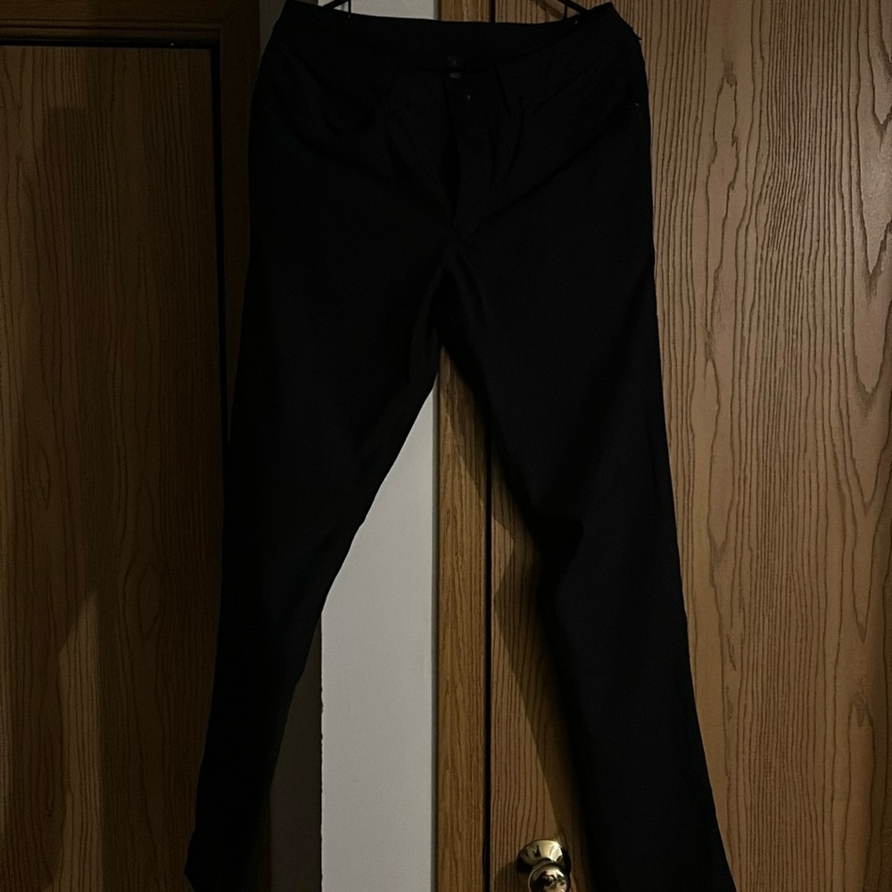 Black women lululemon pant